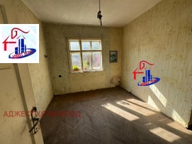House Floor Voenno uchilishte, Shumen