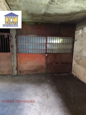 Garage Tsentar, Pernik